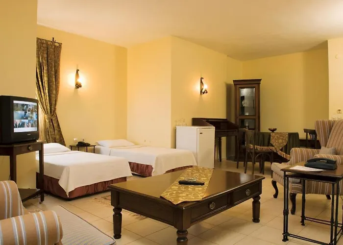 Ayvalik Beach Hotel מלון Ayvalı