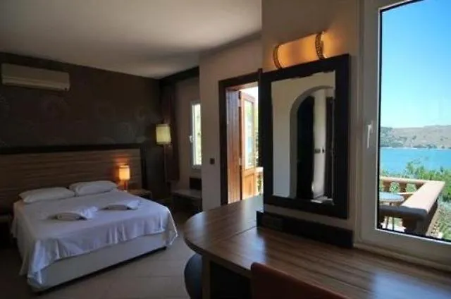 מלון Ayvalik Beach Hotel 3*