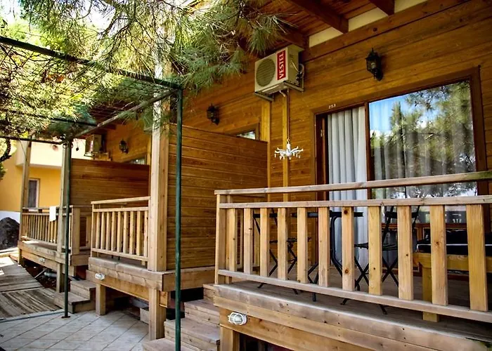 מלון Ayvalik Beach Hotel