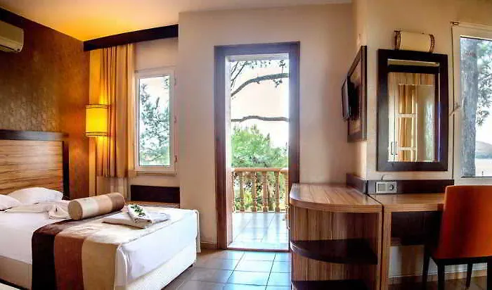 מלון Ayvalik Beach Hotel 3*