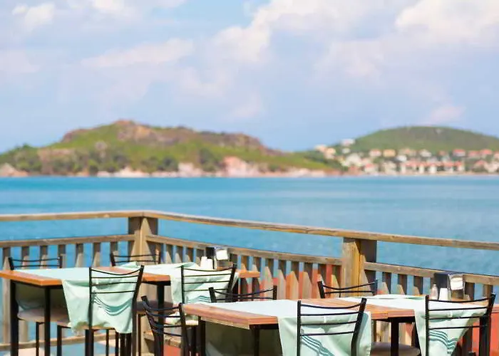 Ayvalik Beach Hotel מלון