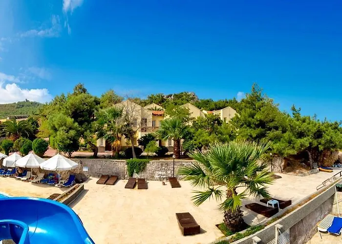 מלון Ayvalik Beach Hotel 3*