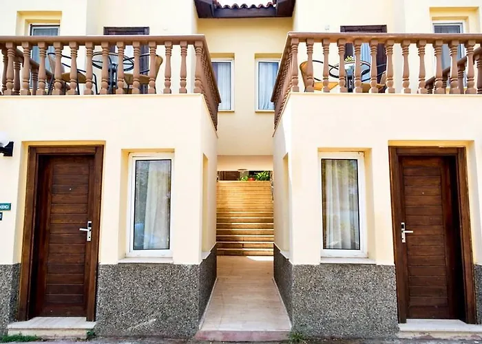 מלון Ayvalik Beach Hotel 3*