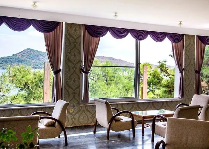 מלון Ayvalik Beach Hotel