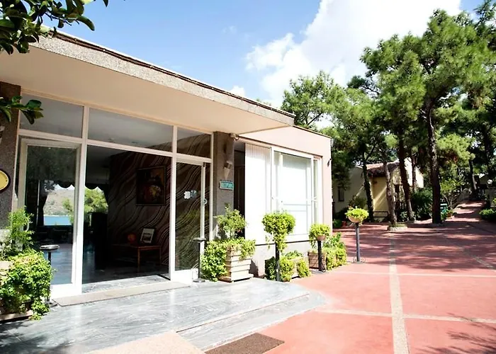 Ayvalik Beach Hotel מלון