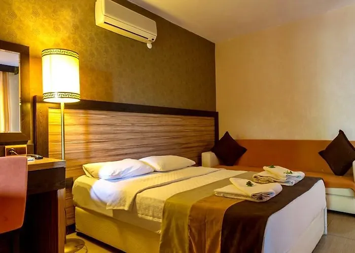 Ayvalik Beach Hotel מלון