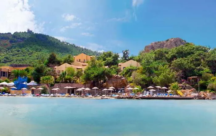 Ayvalik Beach Hotel מלון 3*