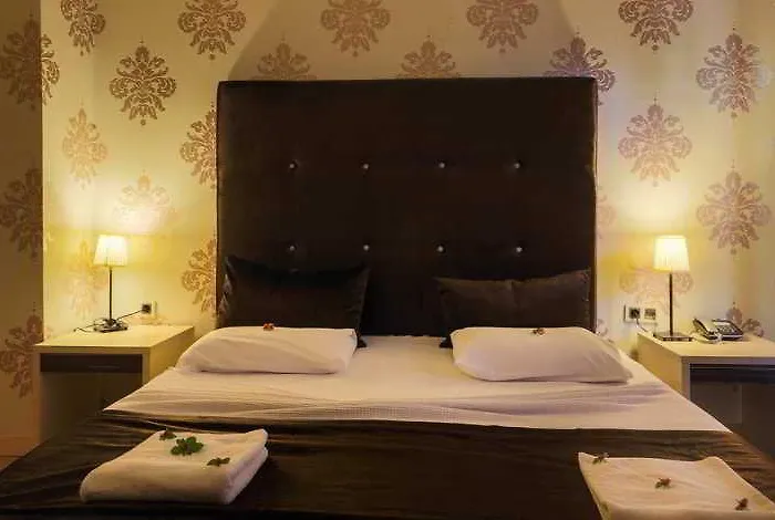 מלון Ayvalik Beach Hotel