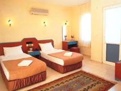 Ayvalik Beach Hotel מלון