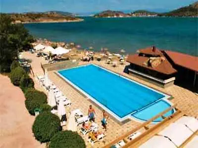 Ayvalik Beach Hotel מלון 3*
